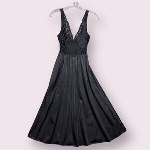 VTG OLGA Silky Soft Peignoir Nightgown Full Sweep S Black Lace Negligee Goth